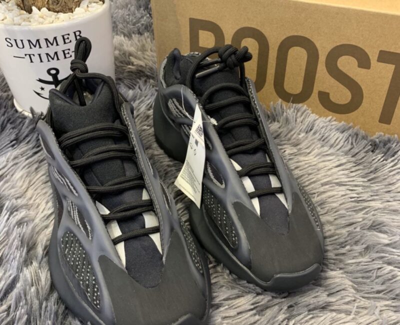 Giày Adidas Yeezy 700 V3 Alvah Replica