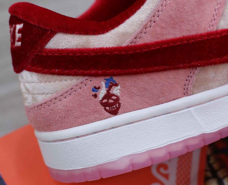 Nike SB Dunk Low StrangeLove