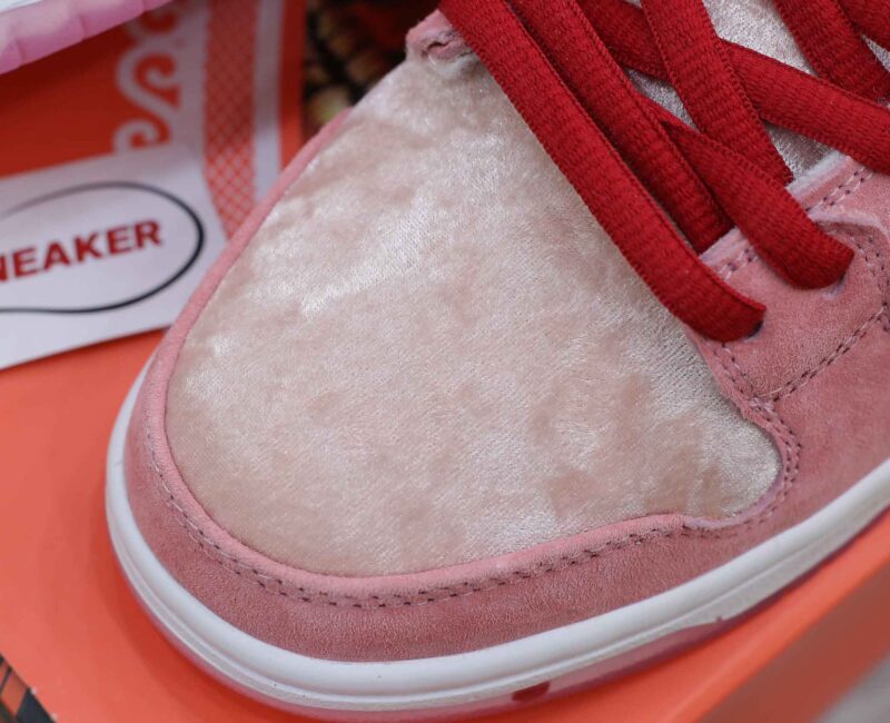 Nike SB Dunk Low StrangeLove Skateboards
