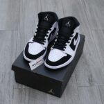 Giày Nike Air Jordan 1 Mid Tuxedo trắng đen