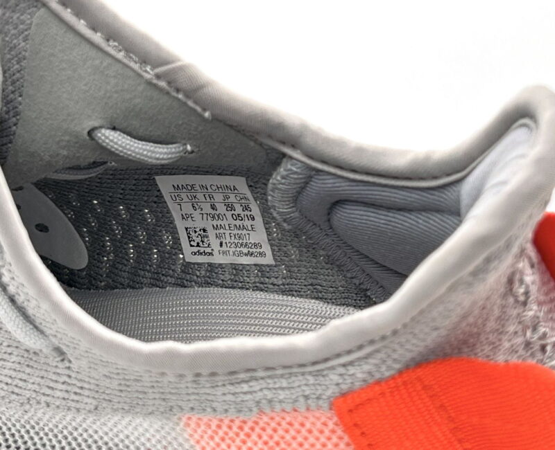 insole tem giày adidas yeezy 350v2 tail light
