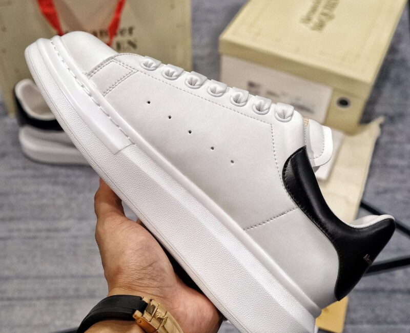 Giày Alexander McQueen gót Da bóng Đen Siêu Cấp