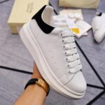 giày mcqueen trắng gót đen nhung siêu cấp đẹp