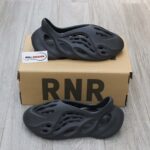 Giày Adidas Yeezy Foam đen rep 1:1