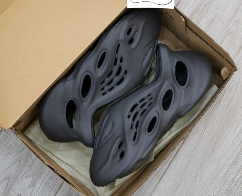 Giày Adidas Yeezy Foam RNR Onyx ‘Black’ đen rep 1:1
