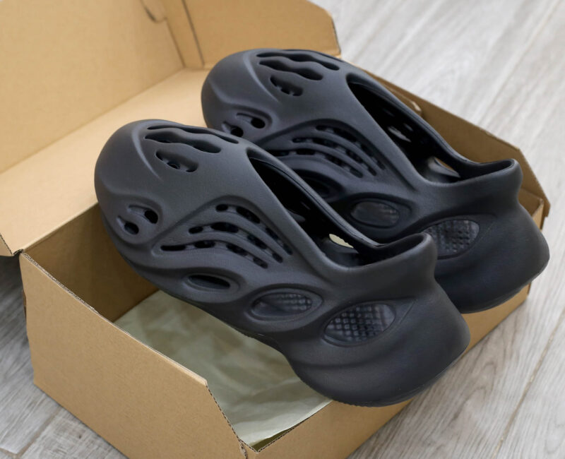 Giày Adidas Yeezy Foam RNR Onyx ‘Black’ đen rep 1:1