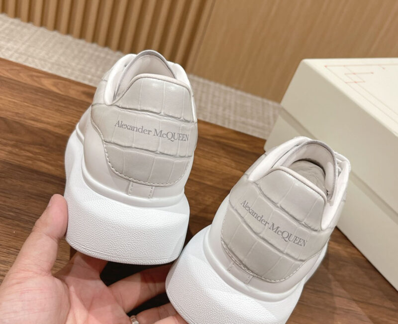 Giày Alexander Mcqueen Trắng Gót Be Vân Cá Sấu Like Auth
